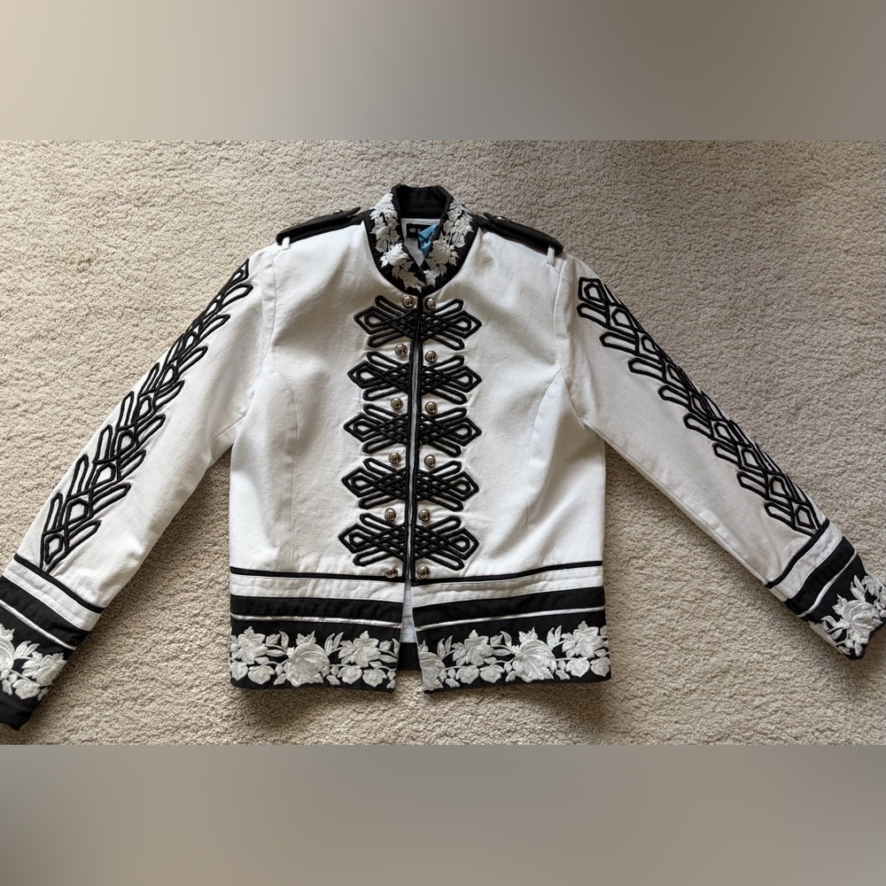 Seta- BeautifulBlack and White Embroidered Jacket-dry clean